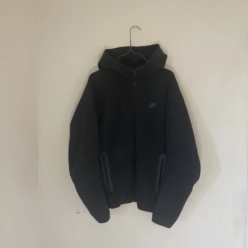 Nike tech set Black, size M hoodie and size L sweatpants